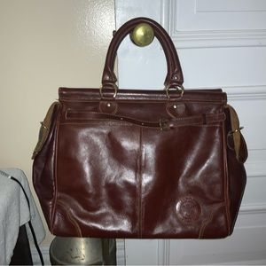 NAPOLI FINEST LEATHER MESSENGER TRAVEL BAG W/DETACHABLE STRAP. 24in 18in